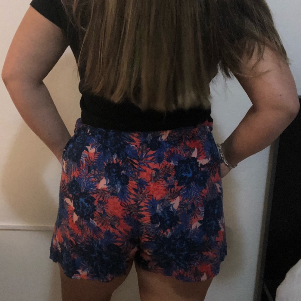 Roxy Tropical Shorts 🌺 - Picture 8 of 14